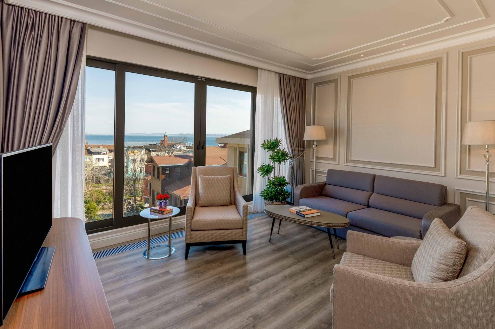 Amiral Palace Hotel&spa 4*
